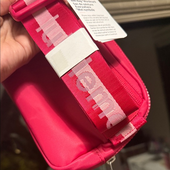 lululemon beltbag Hot Pink NEW - Picture 3 of 4